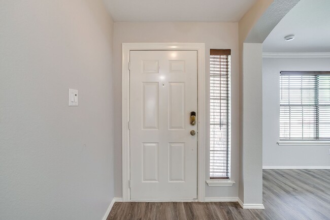 Photo - 2875 Grandview Dr House