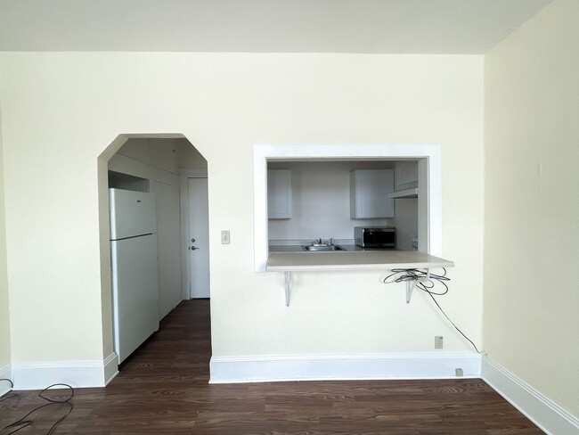 Building Photo - 405 Morgan Street 9 unit