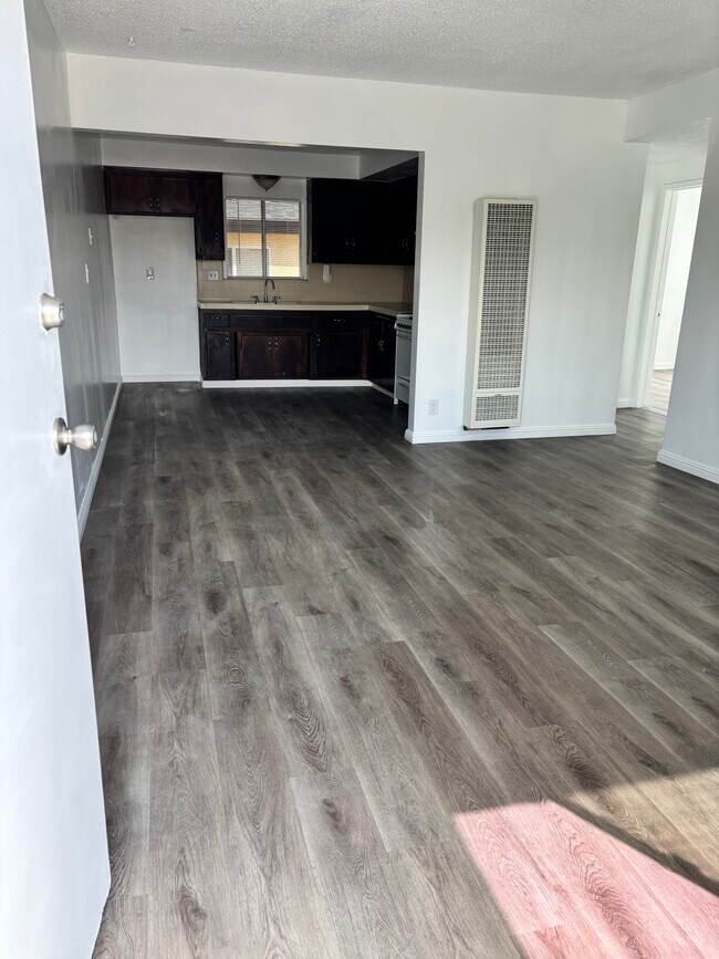Foto del edificio - 1443 W 81st St