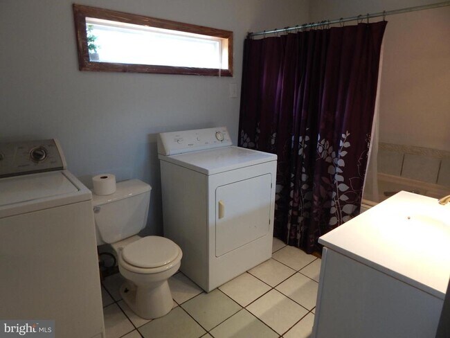 Foto del edificio - 2553 Warm Springs Rd