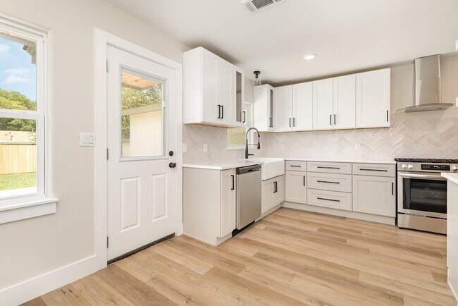 Foto del edificio - 13520 Glenside Dr