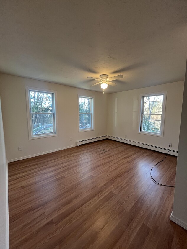 44 Court St Unit 44, Northbridge, MA 01588 Room for Rent in