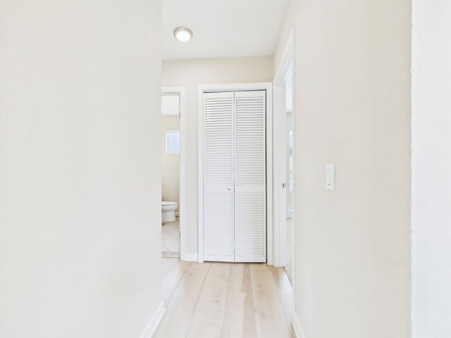 Building Photo - 2 Bedroom Condo at Kimberly Place in Monterey