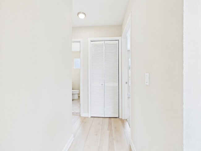 Foto del edificio - 2 Bedroom Condo at Kimberly Place in Monterey