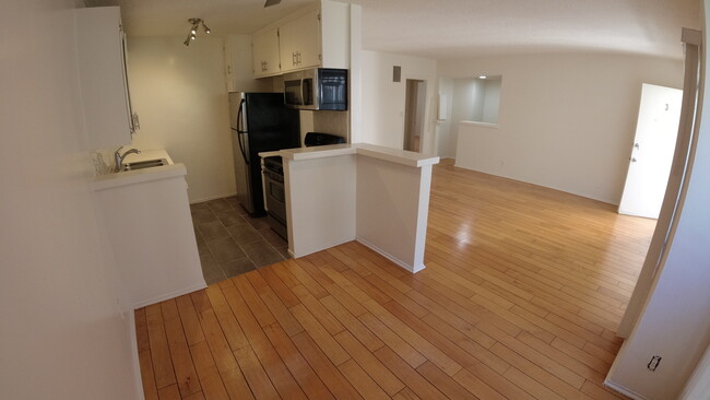 Building Photo - 3432 Mentone Ave