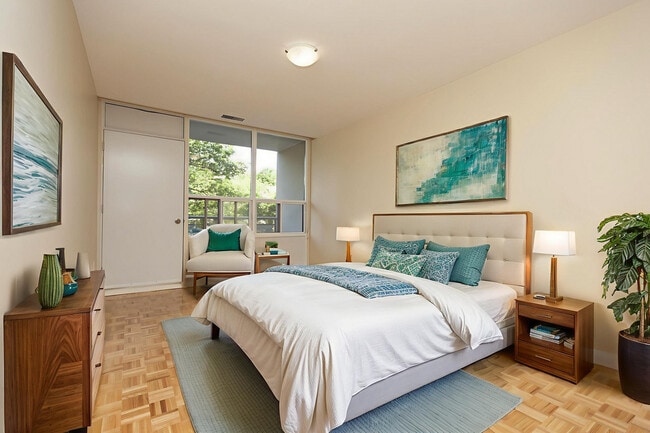 Building Photo - Champlain Towers