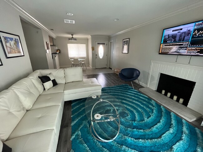 Building Photo - 3760 Cll San Antonio