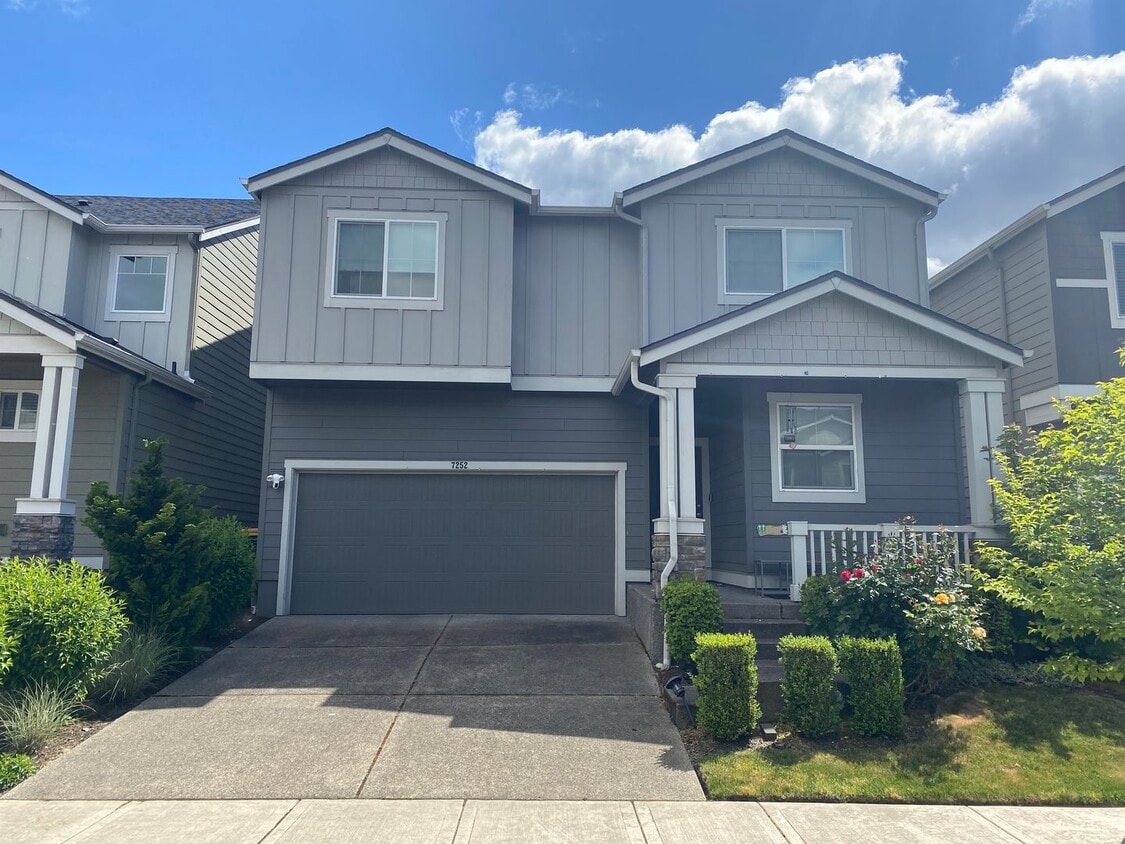 Primary Photo - Spacious 4-Bedroom + Office Home in Abbey ...