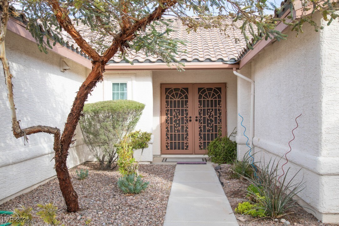 Foto principal - 7410 Deer Springs Way