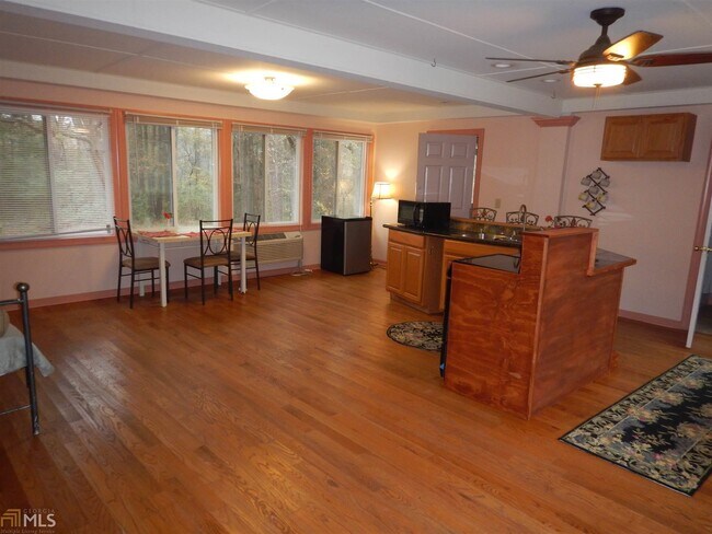 Foto del edificio - 8820 Fayetteville Rd