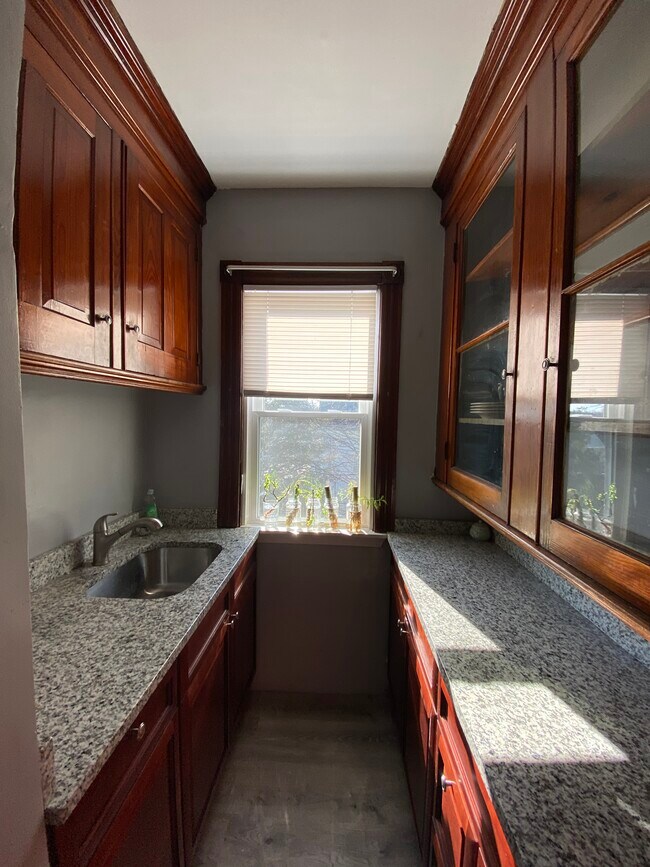 Building Photo - 294 Douglas Ave