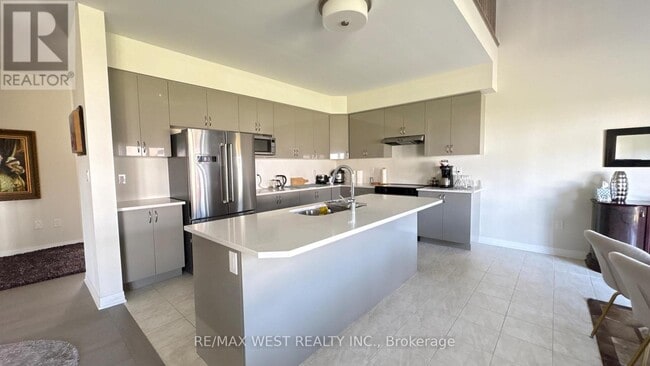 Building Photo - 3162 Searidge St