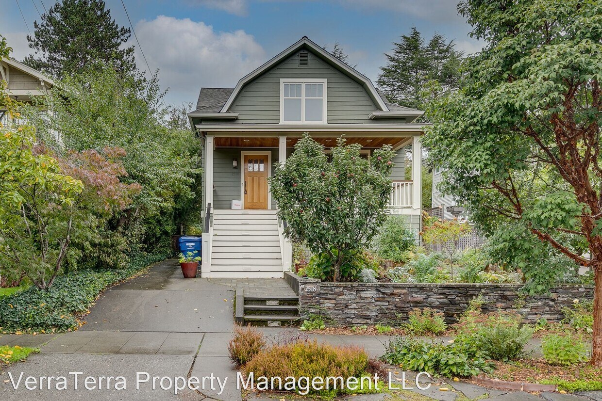 Primary Photo - 4 br, 3.5 bath House - 2518 East McGraw St...