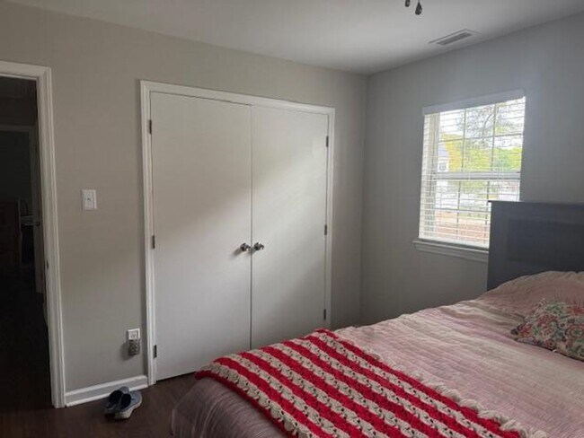 Foto del edificio - 200 Old Spring Hill Ln