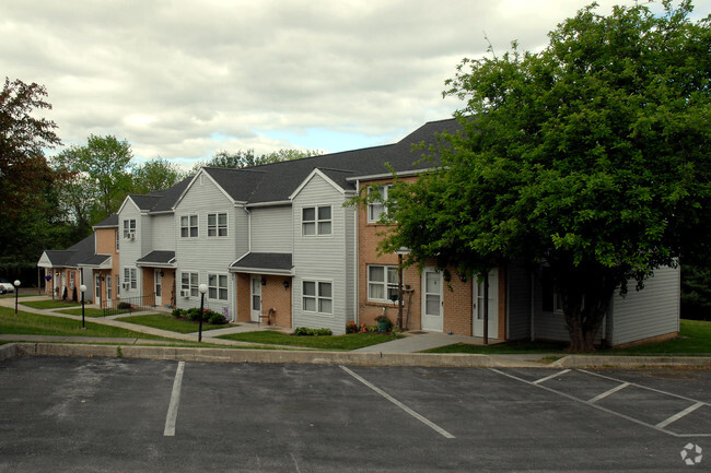 Building Photo - Country Side Estates