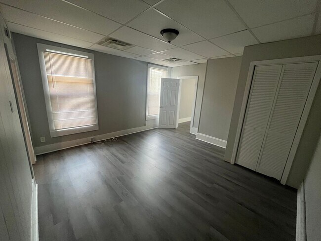 Building Photo - 1792 W Gaulbert Ave