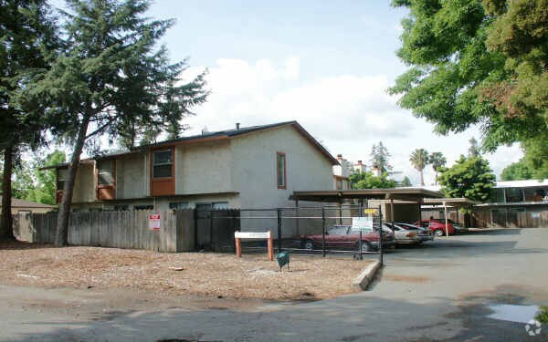 Building Photo - 1111 Eureka Ln