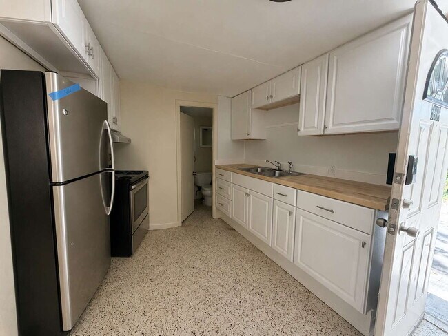 Foto del edificio - 5808 Olive Dr