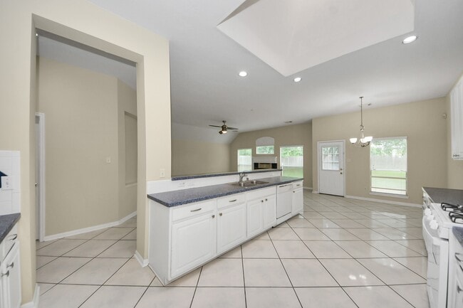 Foto del edificio - 10214 White Oak Trail Ln