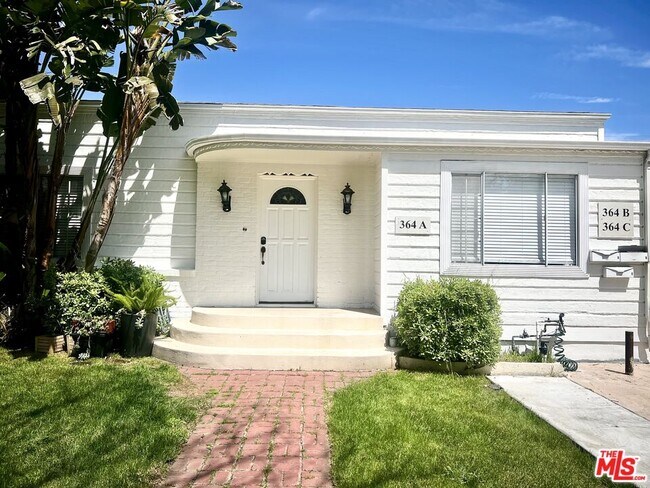 Foto del edificio - 364 N San Vicente Blvd