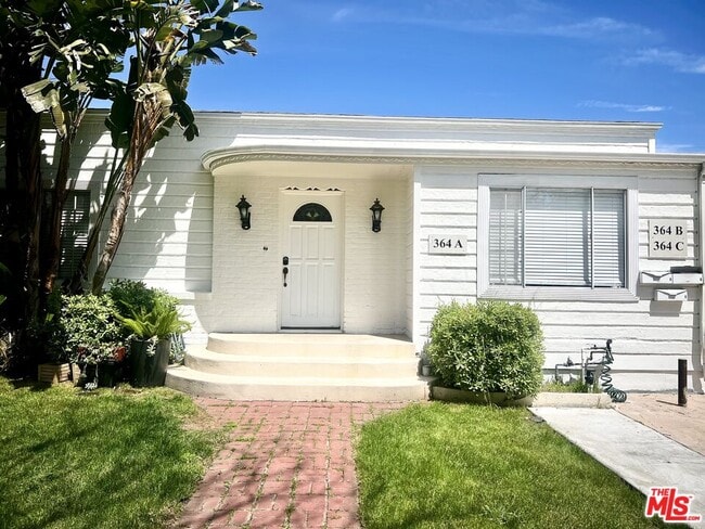 Building Photo - 364 N San Vicente Blvd