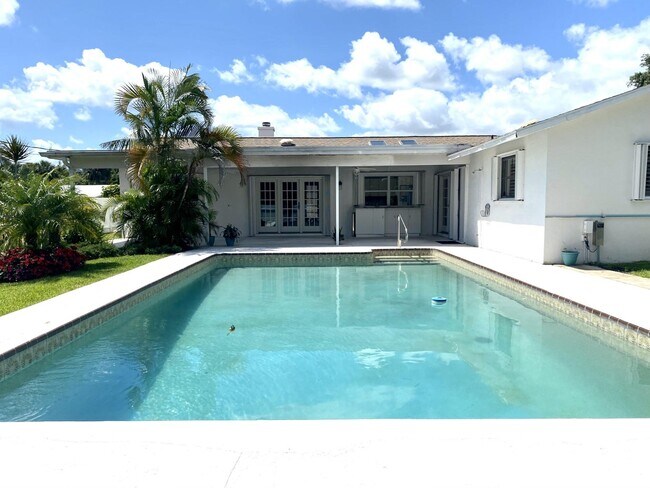 Foto del edificio - 2327 Windsor Rd