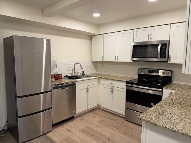 Building Photo - 2824 24th Ave N