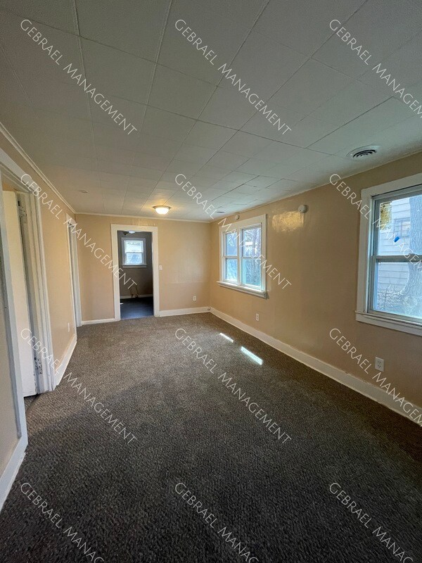 Building Photo - 3208 Holly Ave