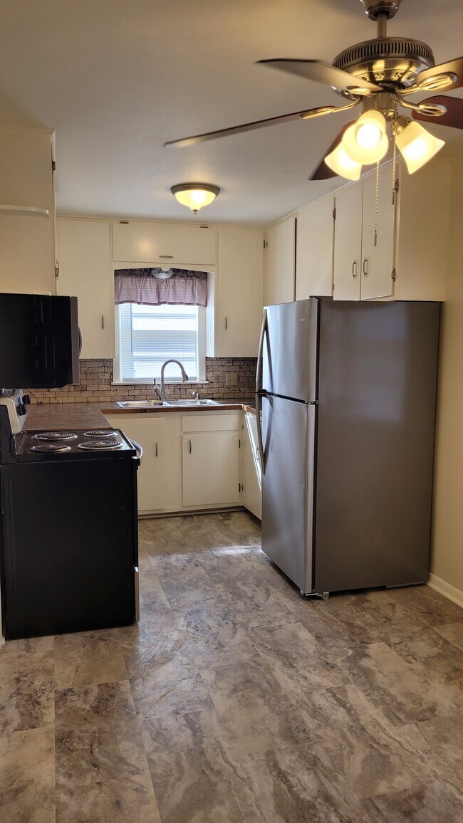 Upstairs Kitchen Stainless Appliances - 3421 Penley Dr
