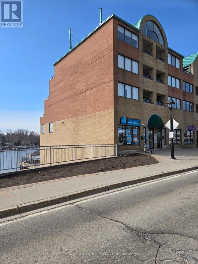 Building Photo - 100 Bronte Rd