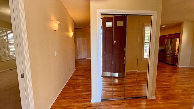 Foto del edificio - Beautiful Spacious Cedar Hills/ Peterkort ...
