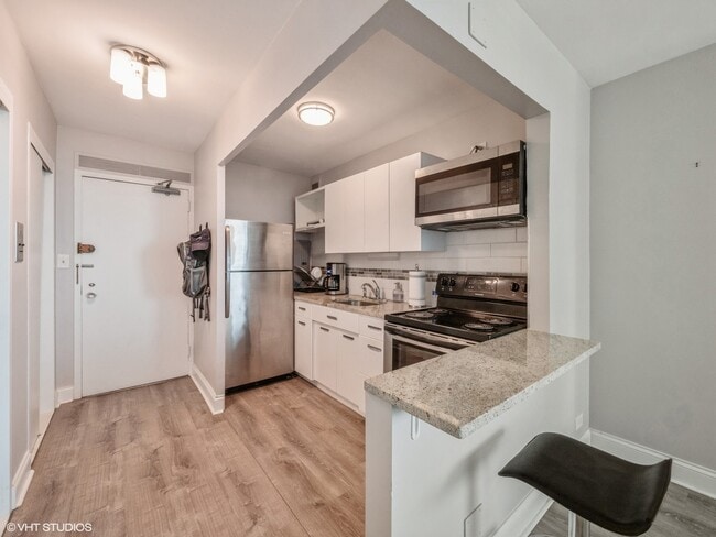 Foto del edificio - 3600 N Lake Shore Dr