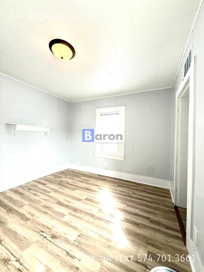 Foto del edificio - 144 W Fancy St