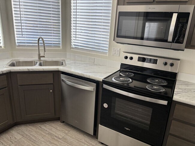 Building Photo - 3405 S Tomahawk Rd