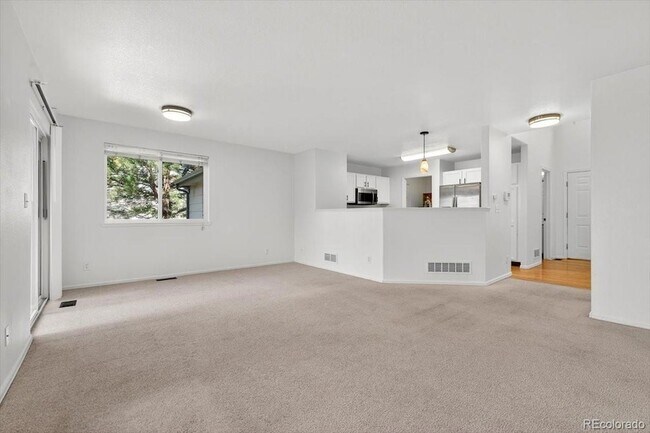 Foto del edificio - 10203 Vine Ct