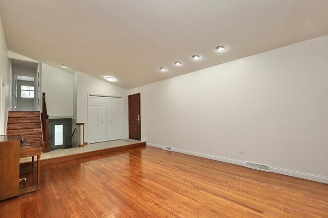 Foto del edificio - 613 Leamington Ave