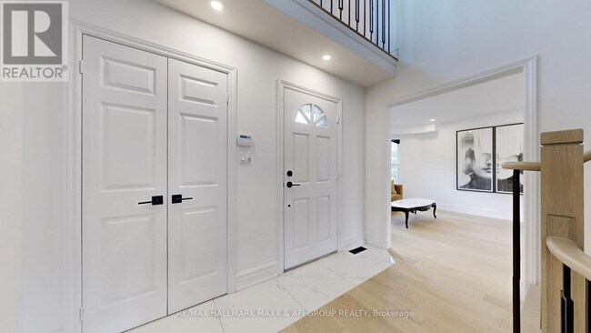 Building Photo - 243 Murray Dr