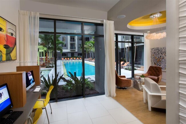 Foto del edificio - 3880 Bird Rd