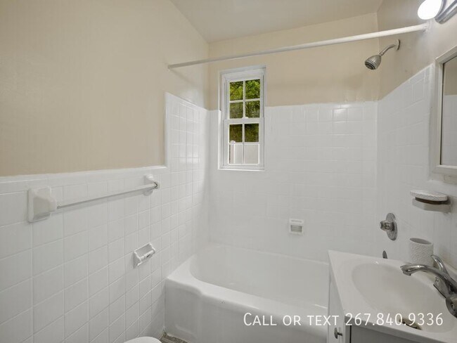 Building Photo - 24 Danbury St SE