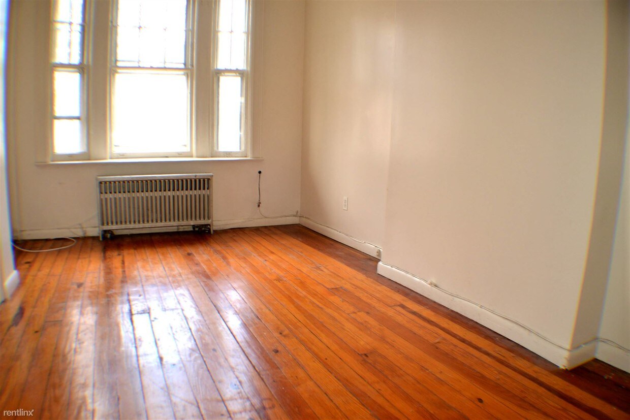 Primary Photo - 1431 York Ave