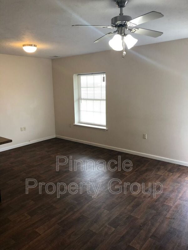 Building Photo - 7213 Maple Valley Rd