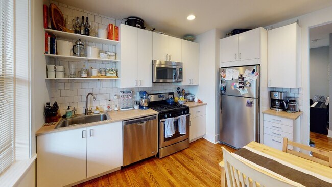 Building Photo - 4110 N Richmond #1R - 2bd/1ba