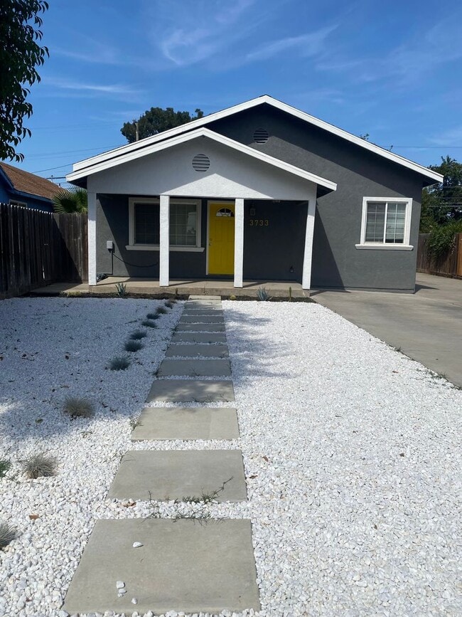 Building Photo - 3733 Stanislaus St