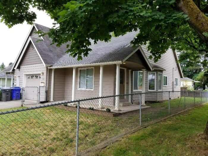 3 BR 2 BA in BrentwoodDarlington House Rental in Portland, OR