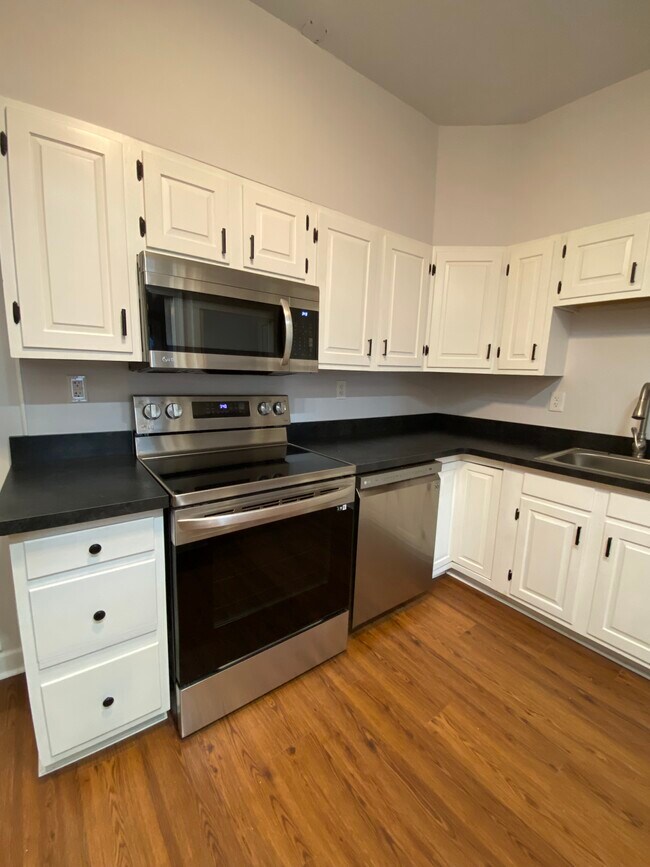 Kitchen - 95 Milton Ave