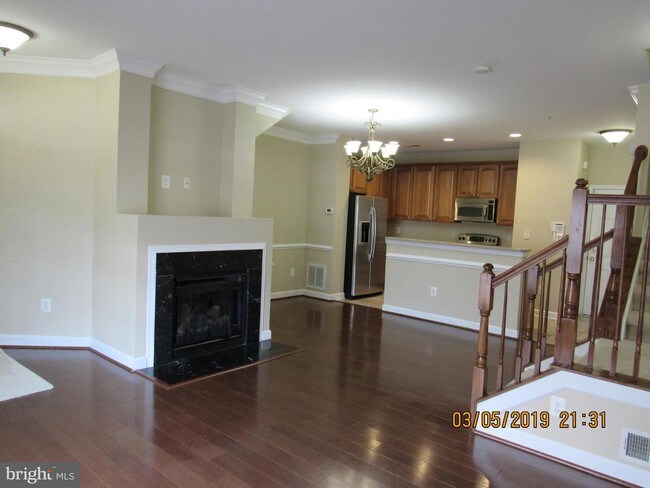 Building Photo - 1010 Wood Branch Ct