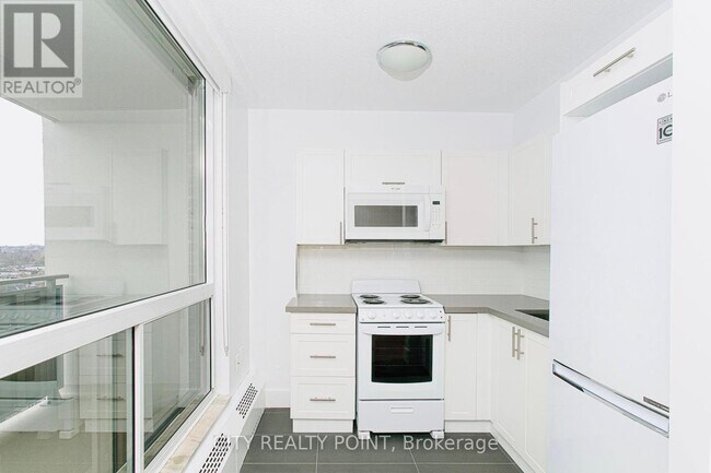 Photo du bâtiment - 666-1666 Spadina Ave.