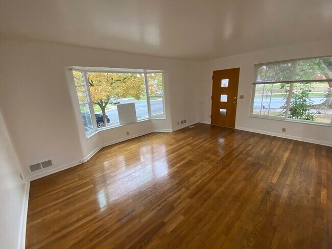 Foto del edificio - Spacious Unit in Sugarhouse!