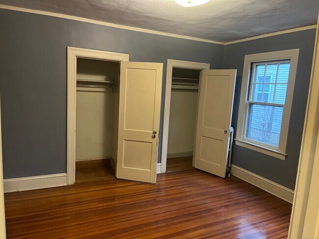 Foto del edificio - 52 Quaker Ln S