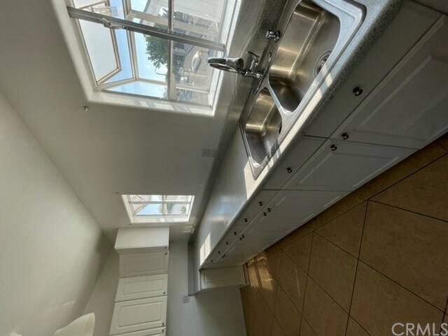 Foto del edificio - 1011 E 56th St